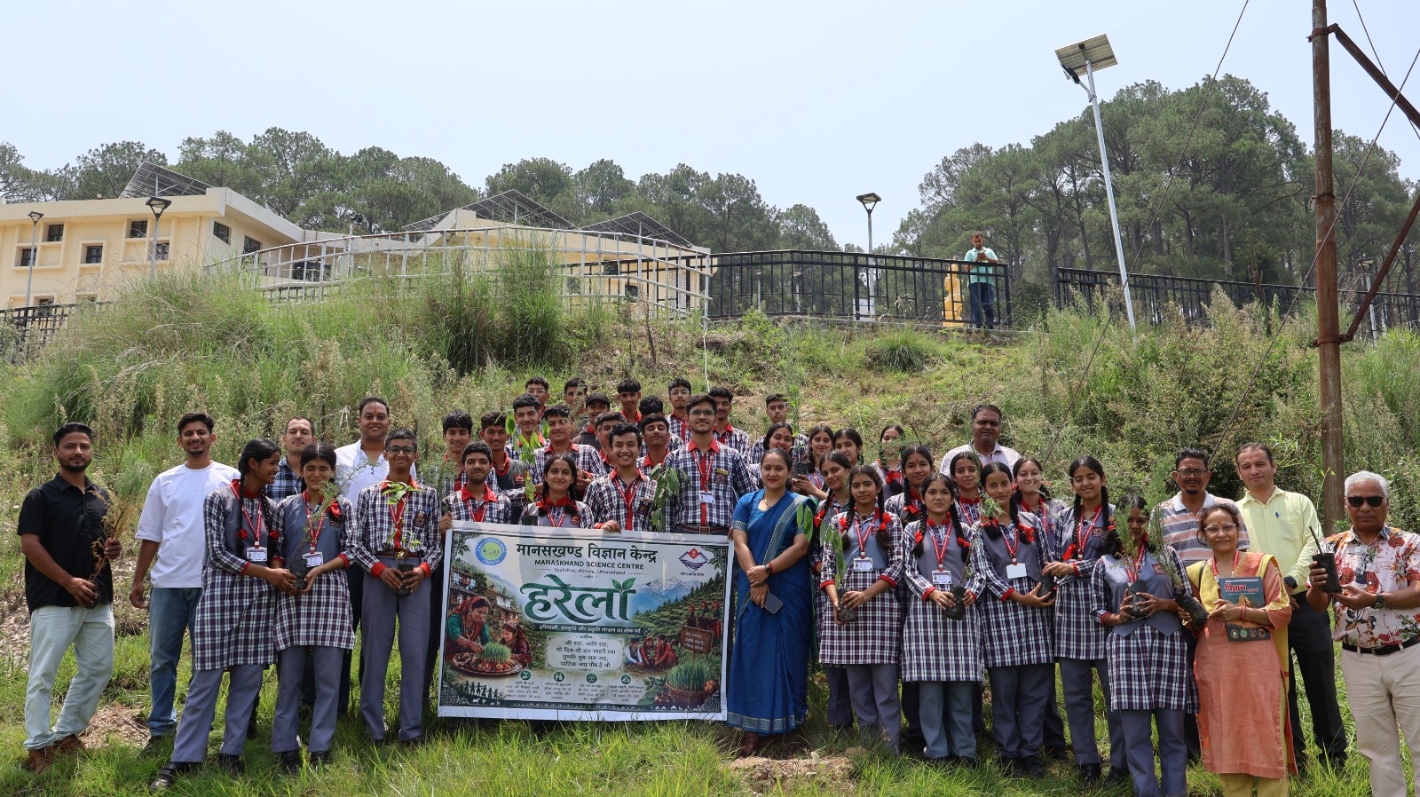 मानसखण्ड विज्ञान केंद्र, अल्मोड़ा में हरेला महोत्सव के दूसरे दिन पौधरोपण एवं जैव विविधता संरक्षण पर जागरूकता कार्यक्रम आयोजित।