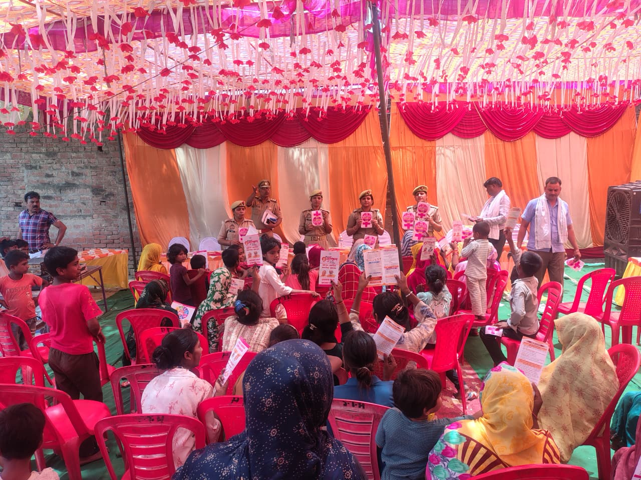 मिशन शक्ति अभियान में महिलाओं को सुरक्षा और अधिकारों की दी जानकारी।