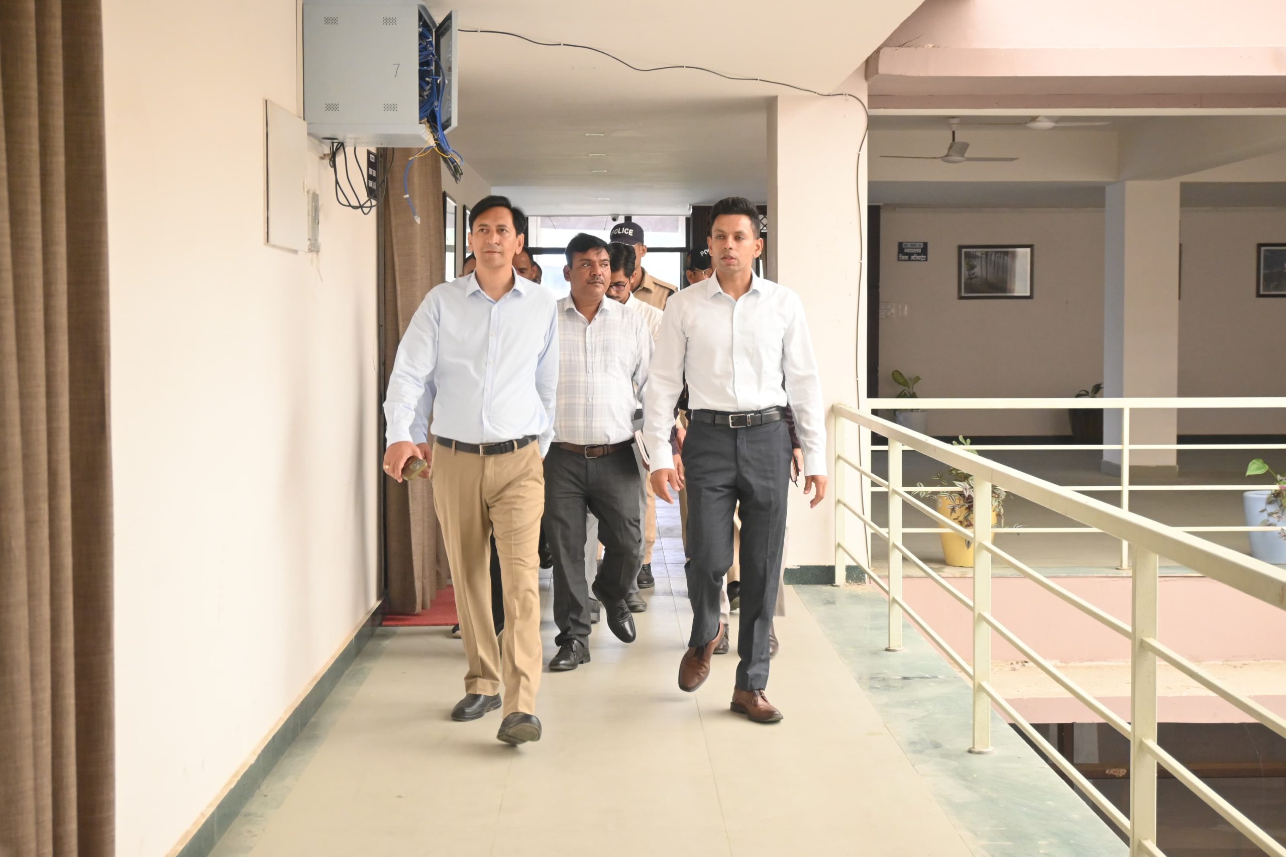 कुमाऊँ आयुक्त दीपक रावत ने जिला आपदा परिचालन केंद्र का किया औचक निरीक्षण, मानसून अवधि में 24 घंटे अलर्ट रहने के दिए निर्देश।