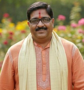 गुरु पूर्णिमा पर हनुमानजी को बनाएं जीवन का गुरु।