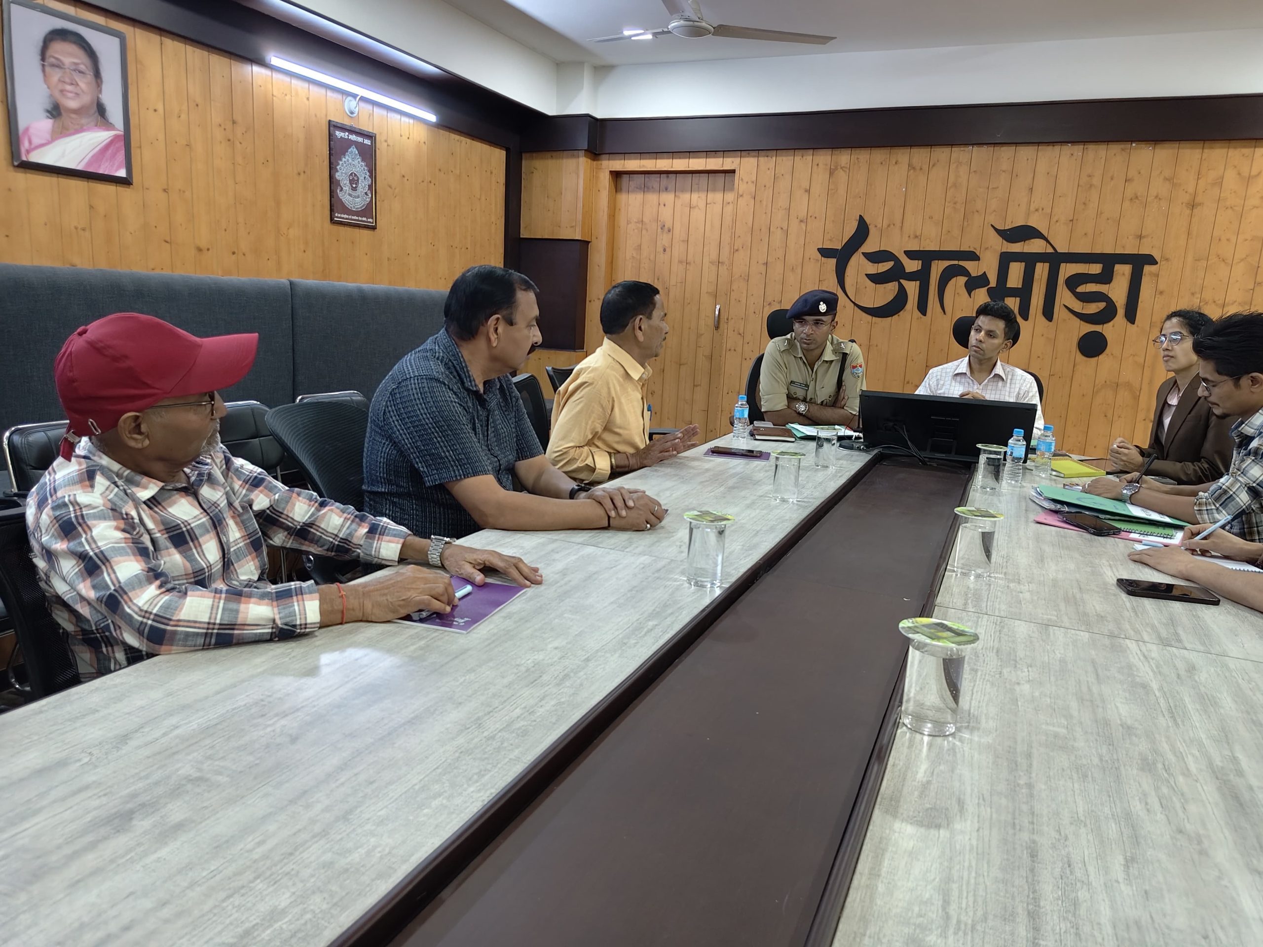 पत्रकारों की जिला स्तरीय स्थायी समिति की बैठक आयोजित, पत्रकार हितों से जुड़े विभिन्न मुद्दों पर हुई चर्चा।