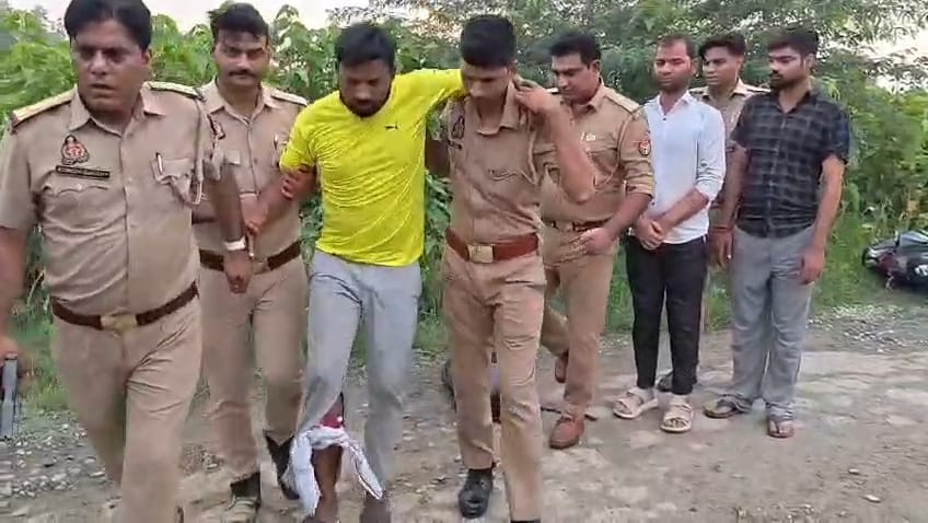 मोबाइल चोर गिरोह के तीन सदस्य मुठभेड़ में गिरफ्तार, 37 मोबाइल और तीन तमंचे बरामद।