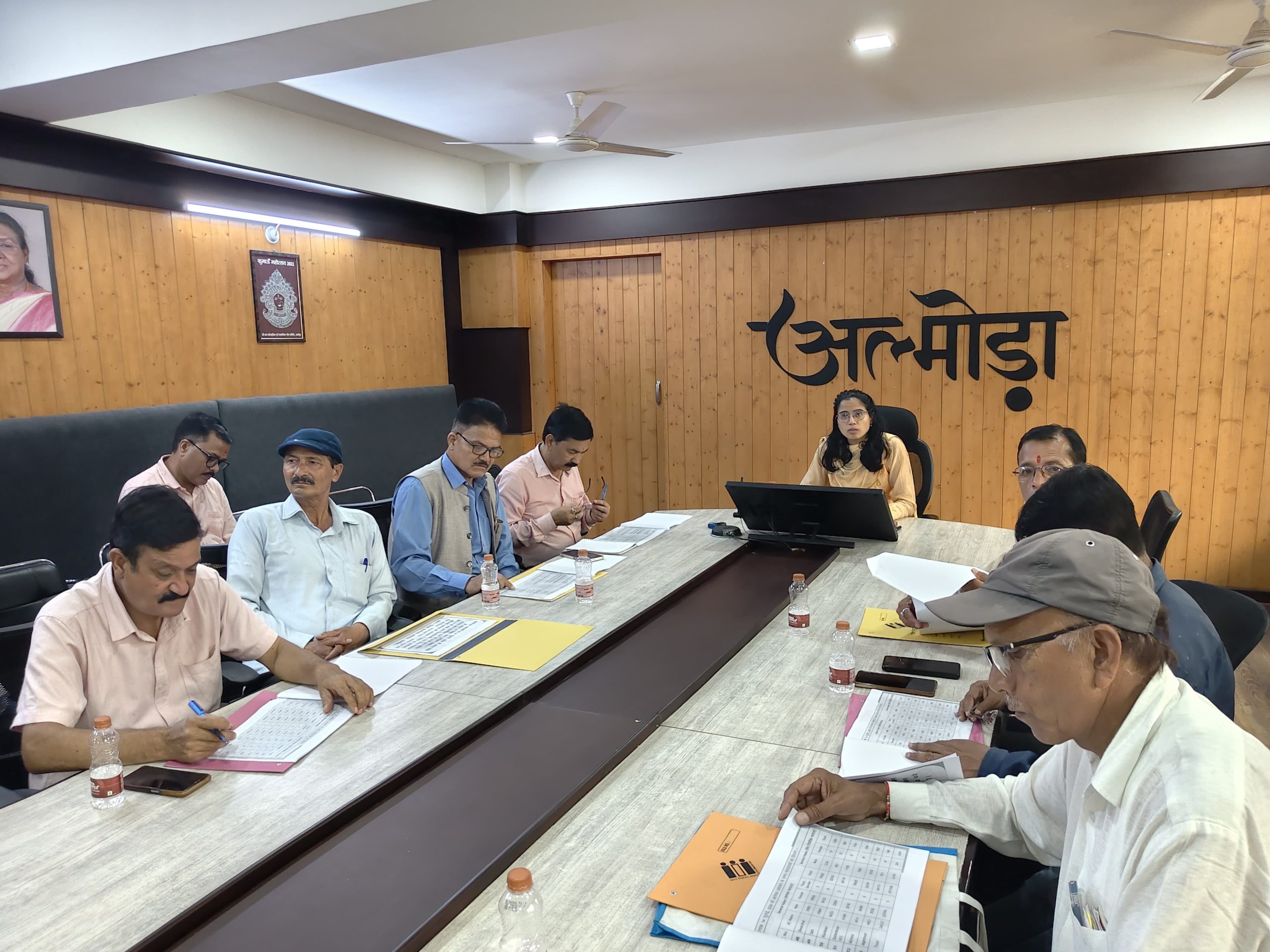 राजनैतिक दलों के प्रतिनिधियों के साथ विशेष गहन पुनरीक्षण कार्यक्रम की समीक्षा बैठक आयोजित।