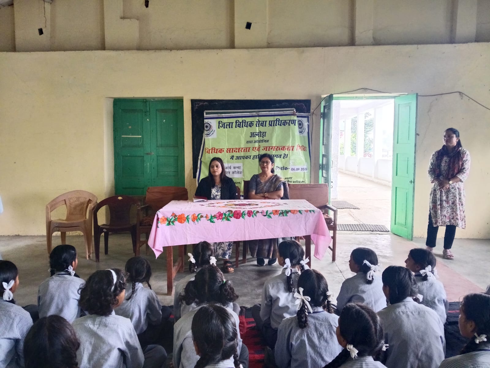 विद्यार्थियों को दी गई विधिक एवं उनके अधिकारों की जानकारी।