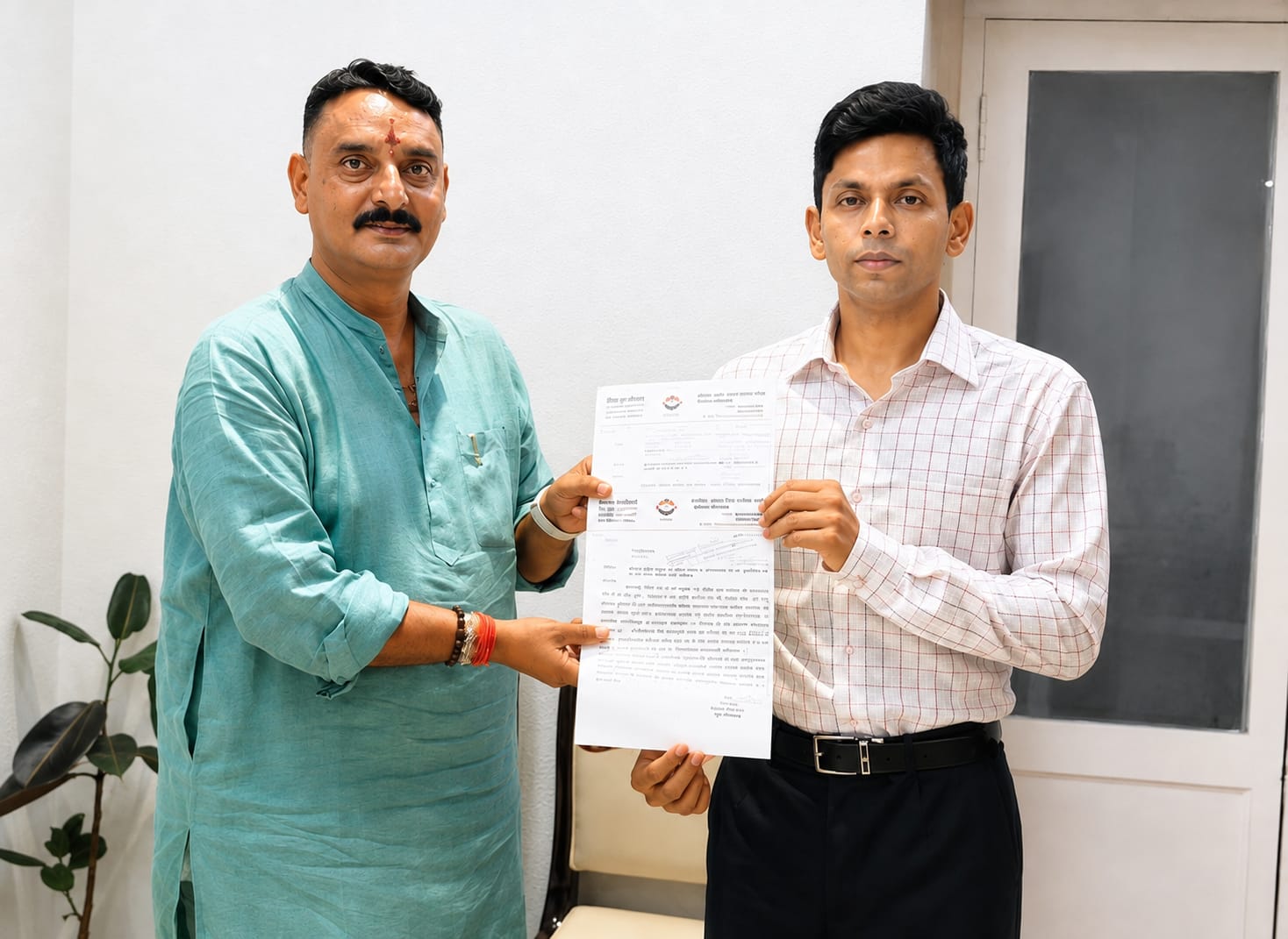 जनसमस्याओं को लेकर डीएम से मिले बिट्टू कर्नाटक,पूर्व दर्जा मंत्री ने जिलाधिकारी अंशुल सिंह को सौंपा ज्ञापन, समस्याओं के शीघ्र समाधान और खेल सुविधाओं के विस्तार पर जताया आभार।