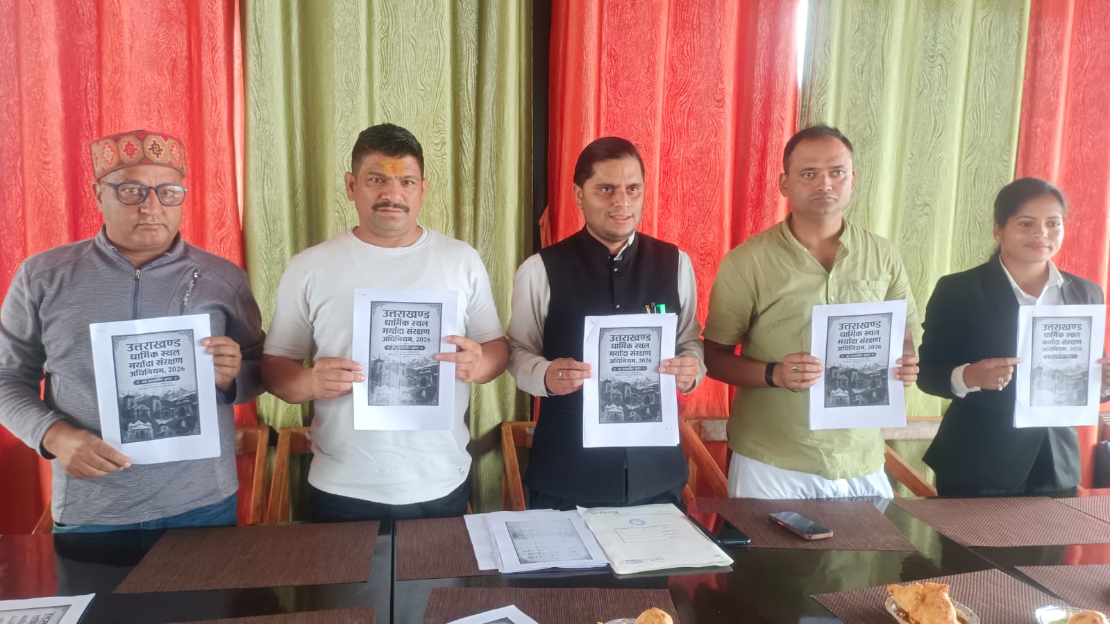 उत्तराखंड के धार्मिक स्थलों तथा धार्मिक भावनाओं से छेड़खानी बर्दाश्त नहीं राज्य सरकार से कानून बनानेकी मांग उत्तराखण्ड धार्मिक स्थल मर्यादा संरक्षण अधिनियम, 2026 के प्रस्तावित ड्राफ्ट पेश।