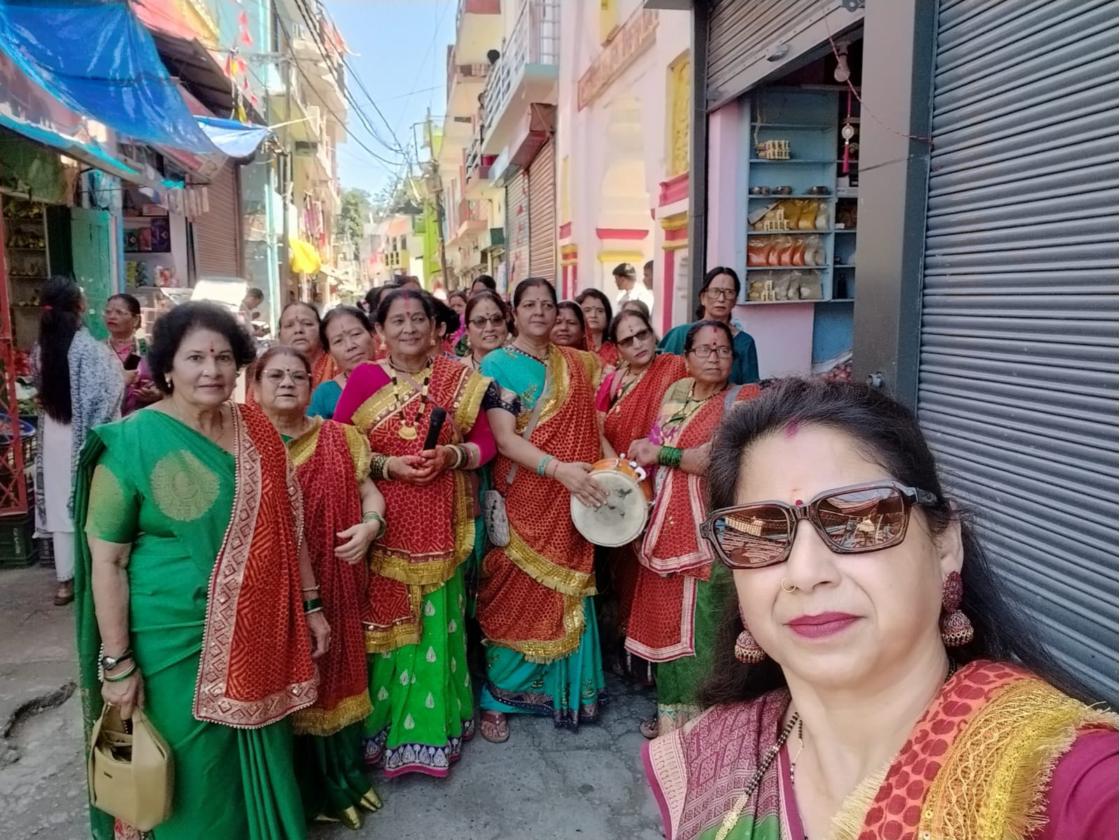 महिला कल्याण संस्था द्वारा आज सिद्ध नाला मन्दिर से नन्दा देवी मंदिर तक शिव भजन यात्रा।