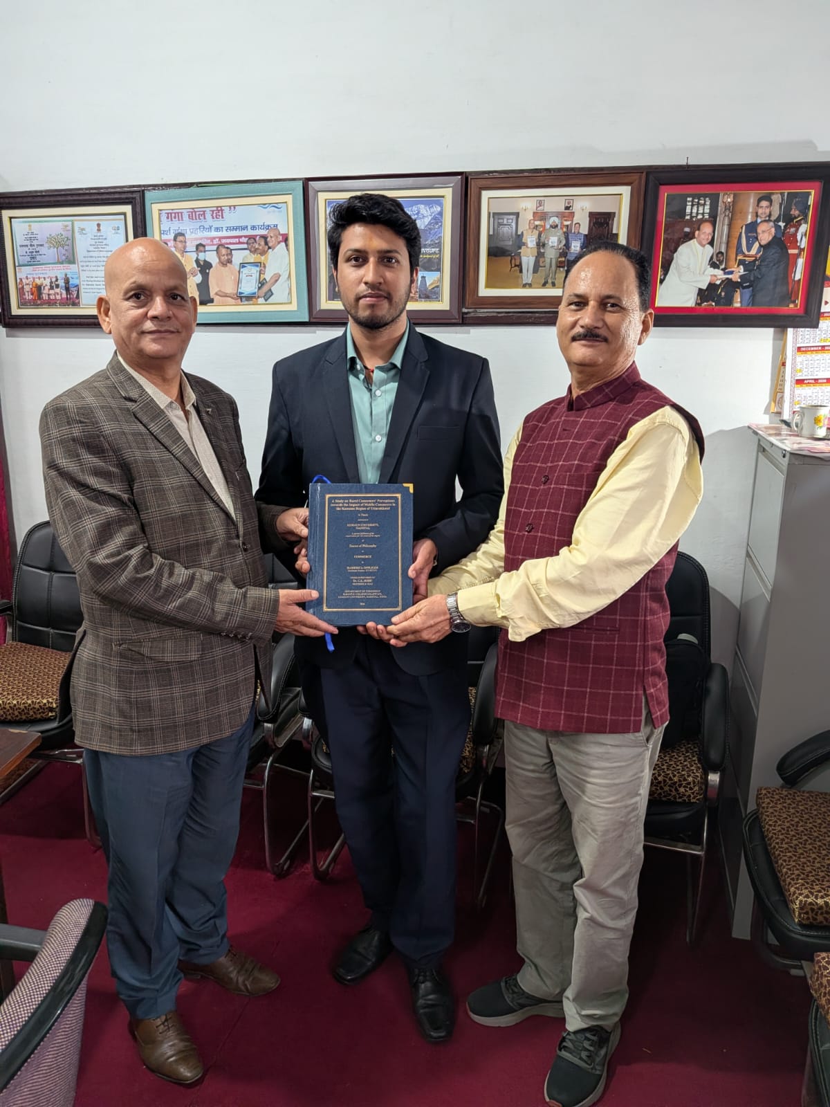 रमेरिका ओप्लीगर को उनके शोध विषय “ए स्टडी ऑन रूरल कंज्यूमर्स परसेप्शन्स टुवर्ड्स द इम्पैक्ट ऑफ मोबाइल कॉमर्स इन द कुमाऊँ रीजन ऑफ उत्तराखंड” पर कुमाऊँ* विश्वविद्यालय ने पी०एच०डी० प्रदान की।