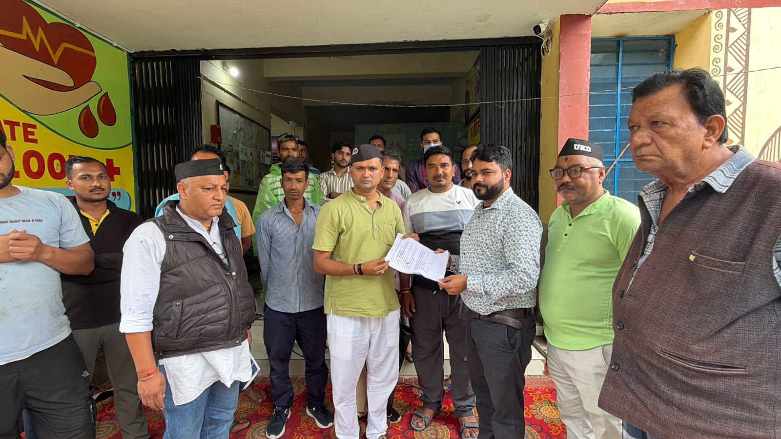भैंसियाछाना में स्वास्थ्य सुविधाओं की मांग को लेकर यूकेडी का धरना-प्रदर्शन।