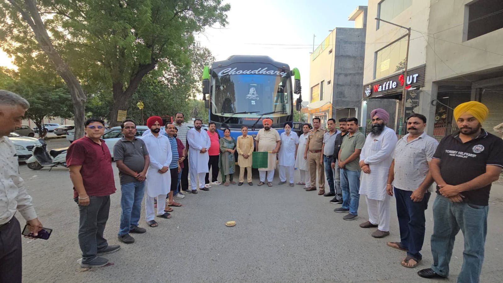 विधायक रणबीर भुल्लर ने फिरोजपुर से हरिद्वार–ऋषिकेश के लिए तीर्थ यात्रा बस को किया रवाना।