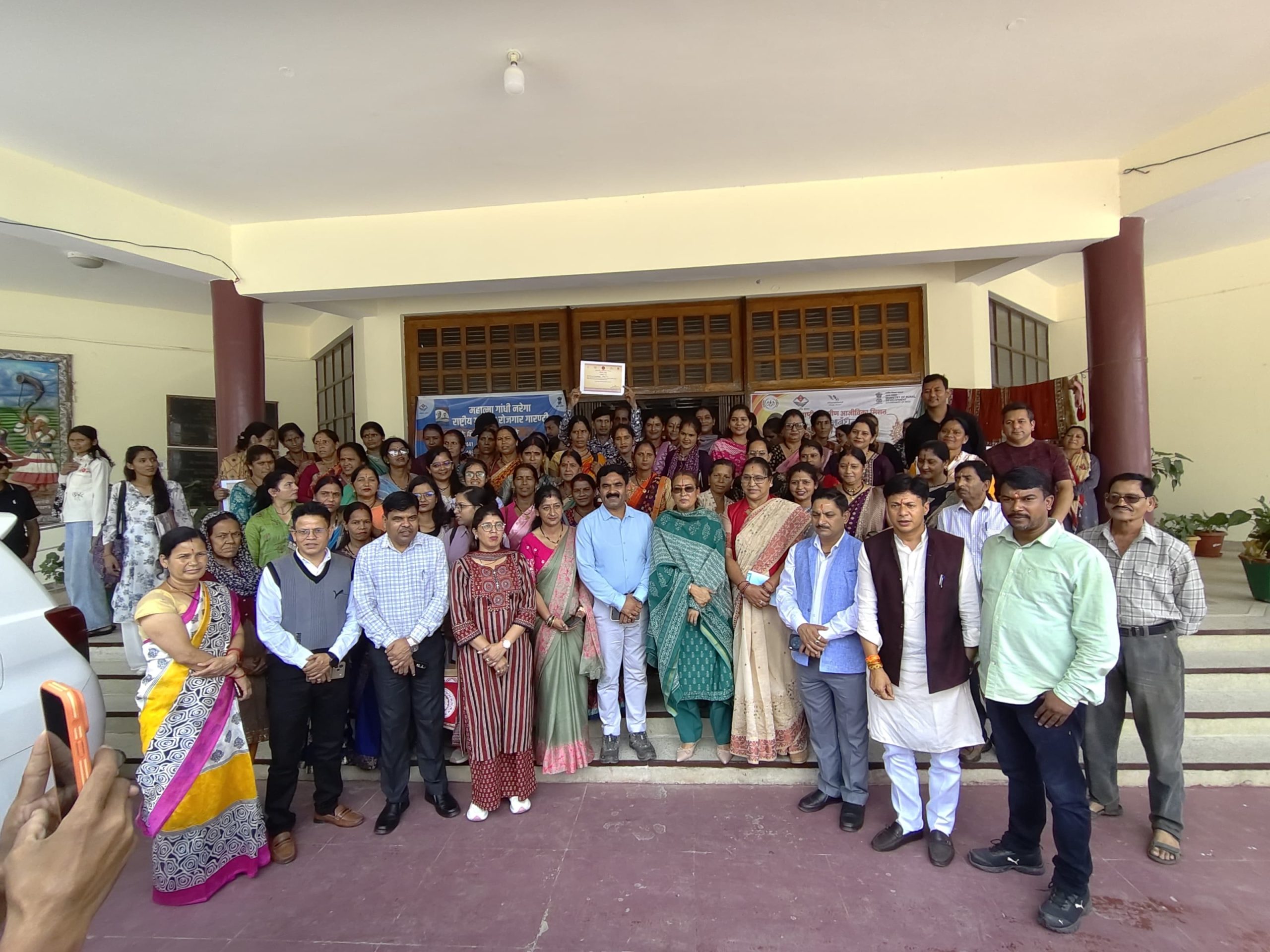 अल्मोड़ा मुख्यमंत्री उधमशाला योजना के तहत विकास भवन सभागार अल्मोड़ा में आयोजित एमयूवाई चौपाल।
