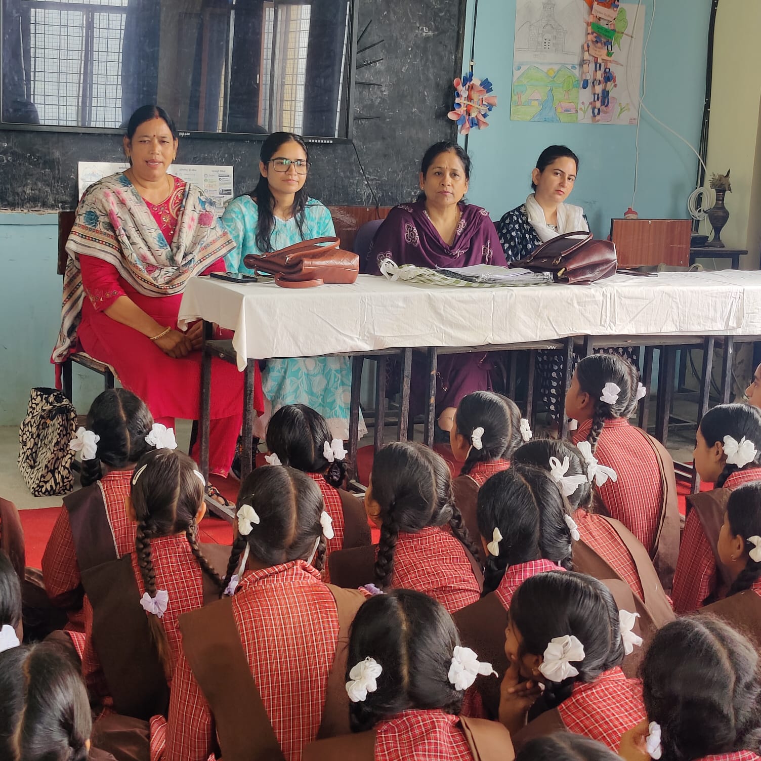 लामगौंडी में छात्राओं के लिए प्रोजेक्ट स्नेह के तहत एक दिवसीय कार्यशाला आयोजित।