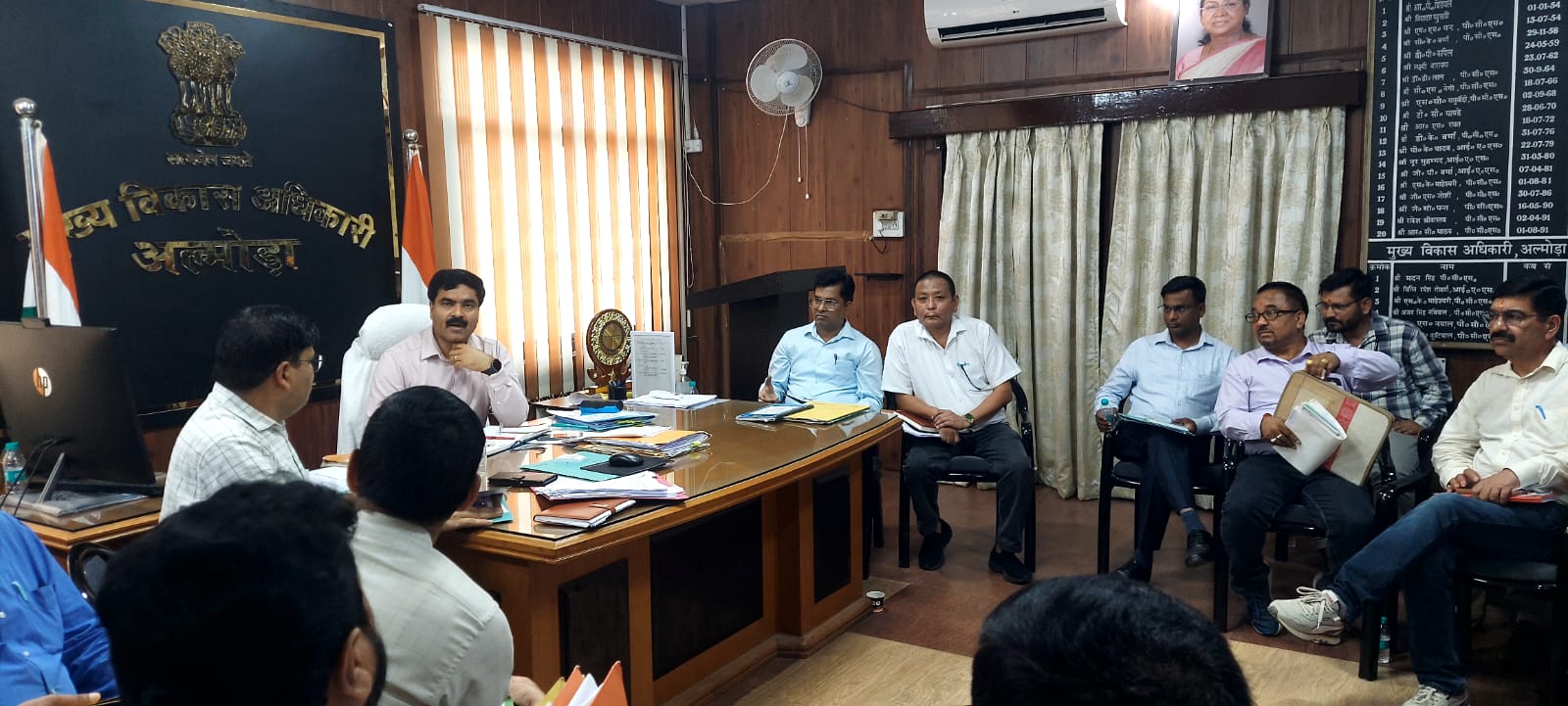 परियोजना निदेशक जिला ग्राम्य विकास अभिकरण के0 एन0 तिवारी ने बताया कि विकास भवन में प्रधानमंत्री आवास योजना के अन्तर्गत जनपद में सर्वे।