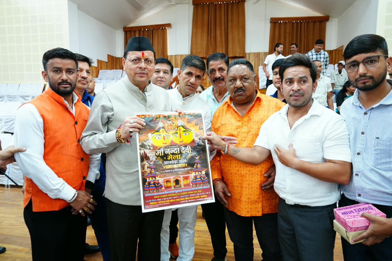 मुख्यमंत्री से मिली नंदादेवी मंदिर समिति, मेले के उद्घाटन का दिया निमंत्रण।