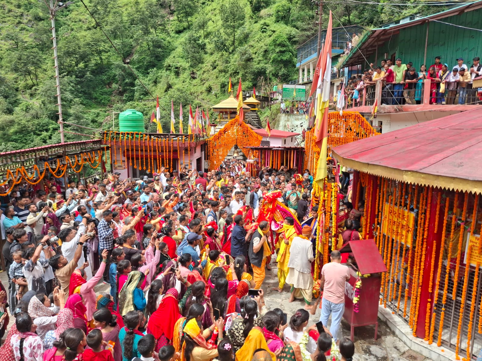 सिद्धपीठ कालीमठ में उमड़ा आस्था का सैलाब।