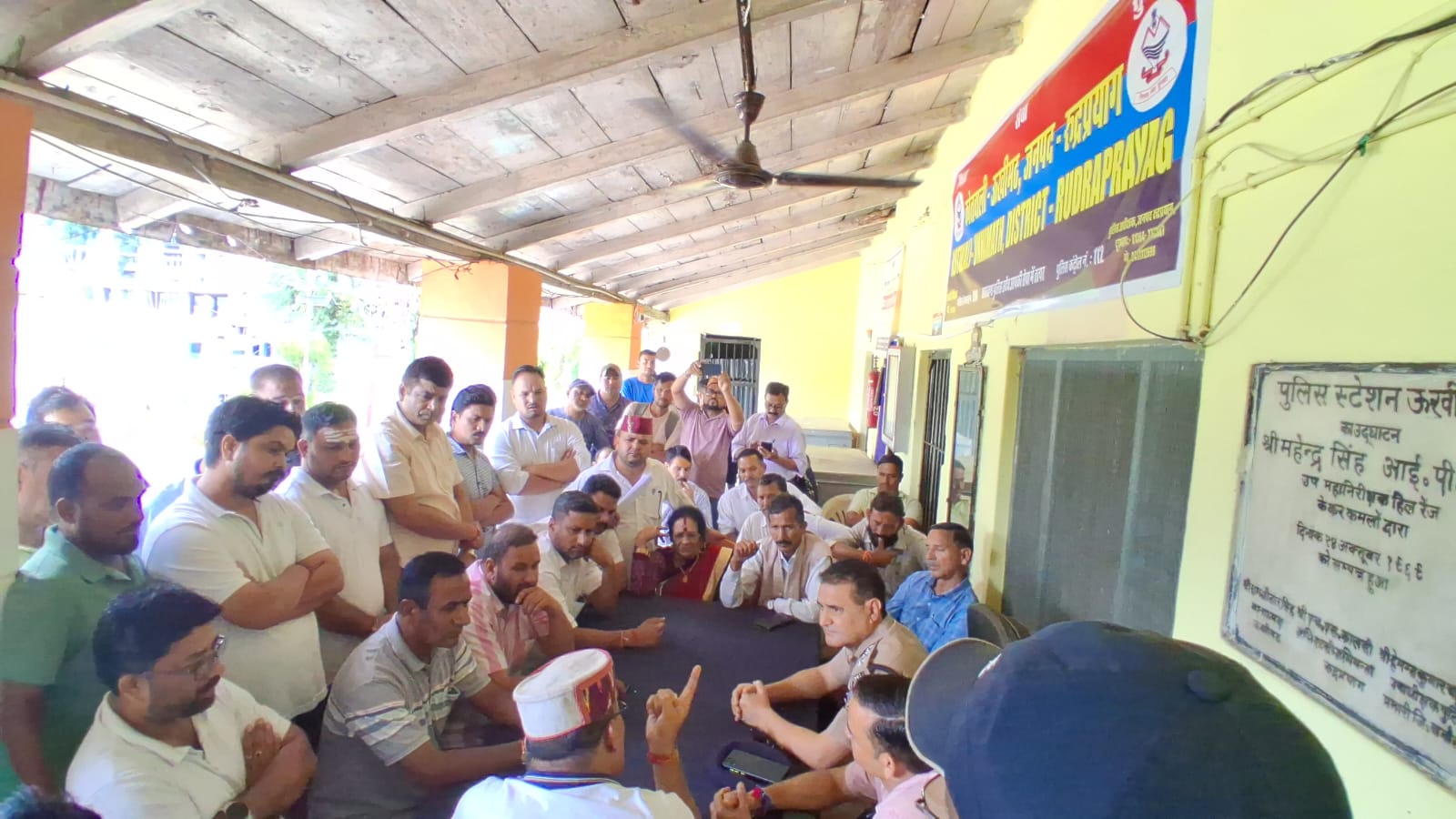 72 घंटे बाद भी आरोपी की गिरफ्तारी न होने पर कांग्रेस कार्यकर्ताओं में आक्रोश।