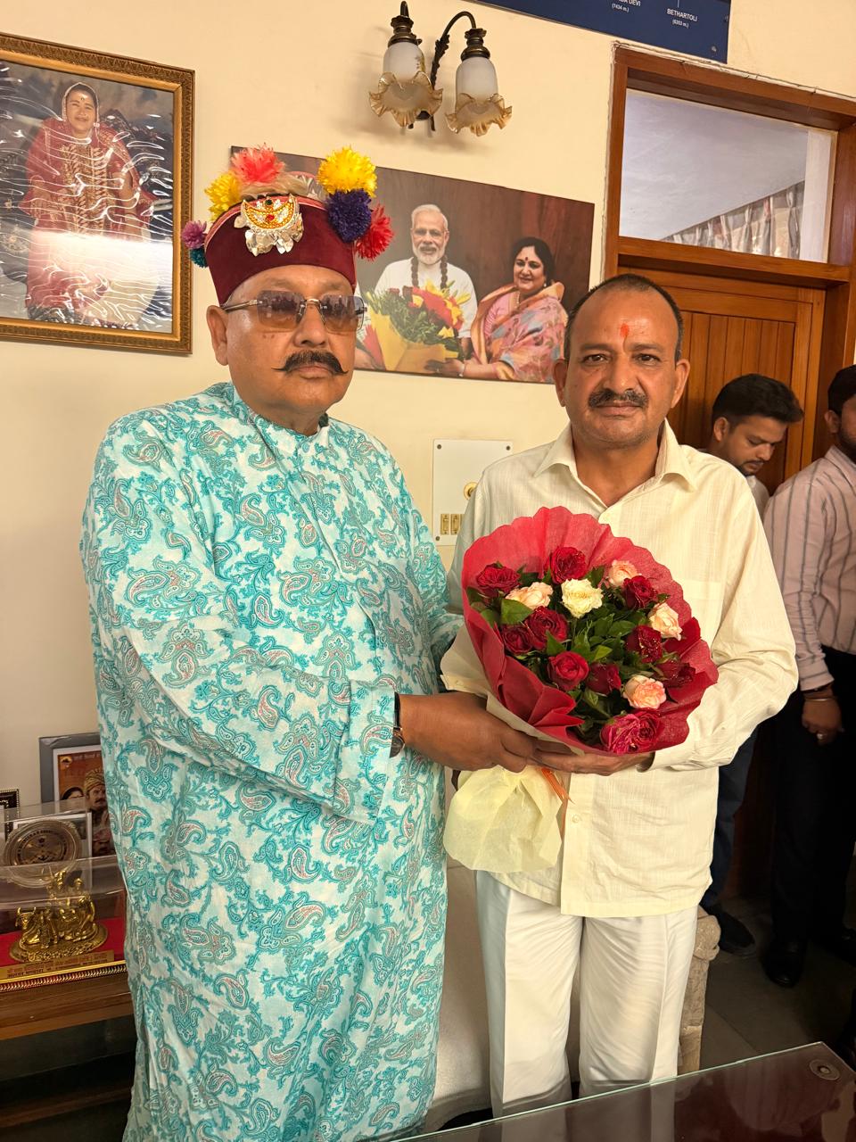 राज्य मंत्री चण्डी प्रसाद भट्ट ने पर्यटन मंत्री सतपाल महाराज से की मुलाकात।