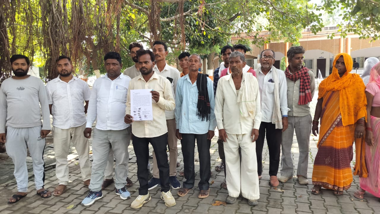 शिकायतों के बाद भी जलभराव से राहत नहीं, डीएम से जांच व स्थायी समाधान की मांग।