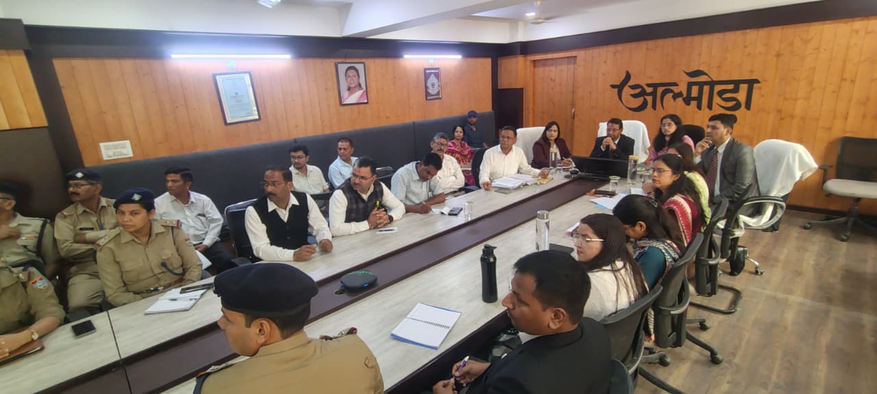 जिला अधिकारी अंशुल सिंह के निर्देशानुसार आज अपर जिलाधिकारी युक्ता मिश्रा द्वारा न्यायलयों में लंबित अभियोजन कार्यों एवं वादों के गुणवत्ता पूर्ण एवं प्रभावी निवारण।