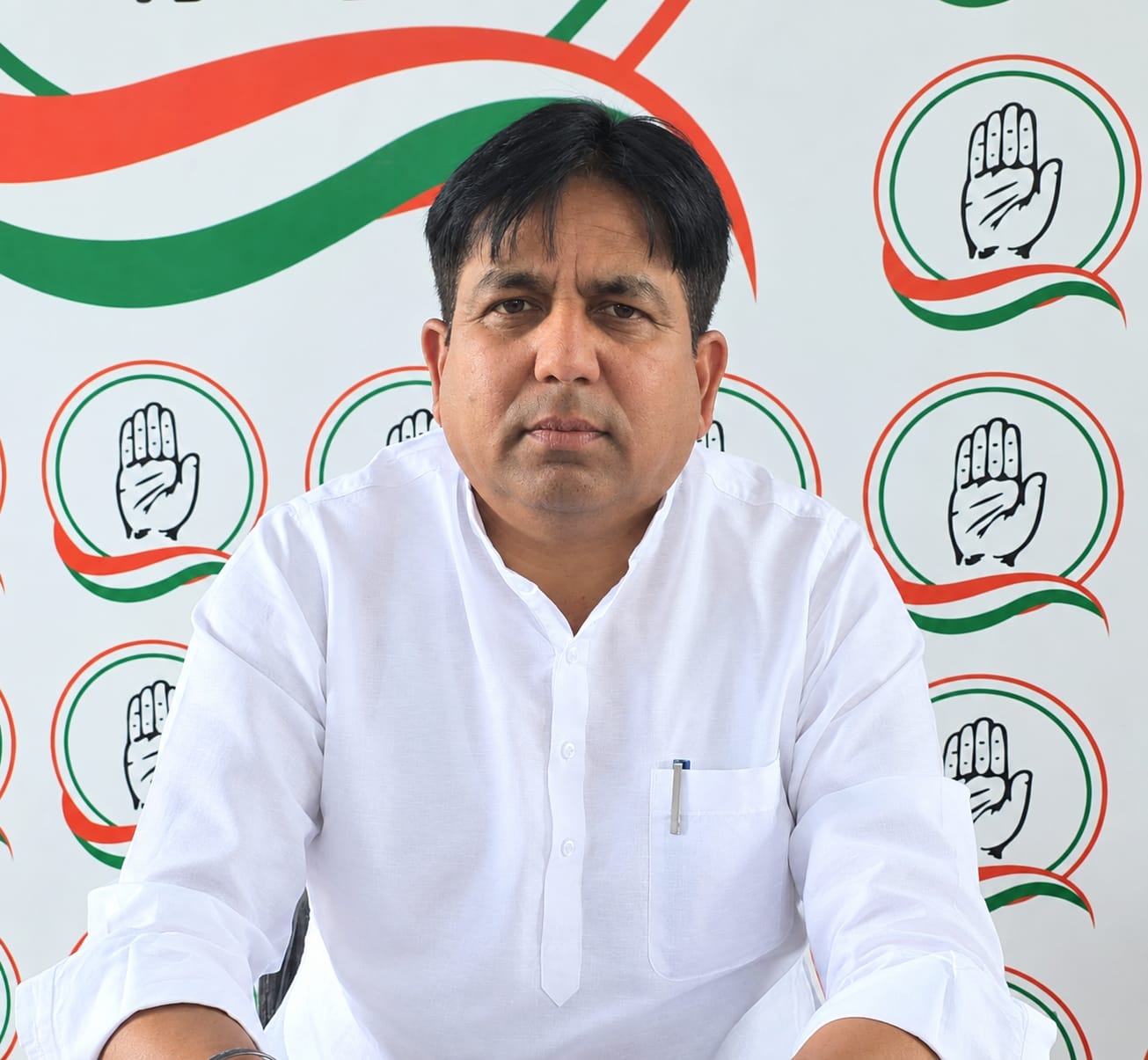 सरकारी जमीनो को कौड़ियों के भाव लीज पर देकर निजी हाथों में सौंपने की तैयारी कर रही भाजपा सरकार।                              ….भूपेंद्र सिंह भोज…