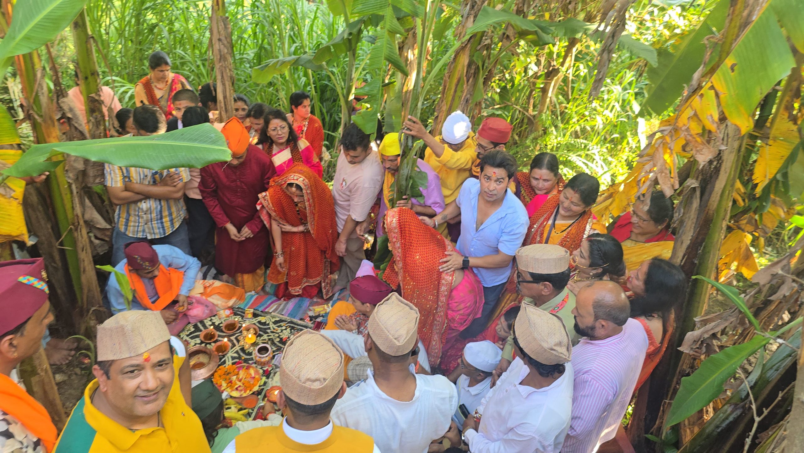 नंदादेवी मेले के लिए कदली वृक्षों को दिया निमंत्रण, कदली वृक्षों को निमंत्रण देने पांडेखोला पहुंचे नंदादेवी मंदिर समिति के सदस्य व भक्तजन, विधि-विधान से हुई पूजा-अर्चना, शुक्रवार सुबह छह बजे धूमधाम से मंदिर लाए जाएंगे कदली वृक्ष।