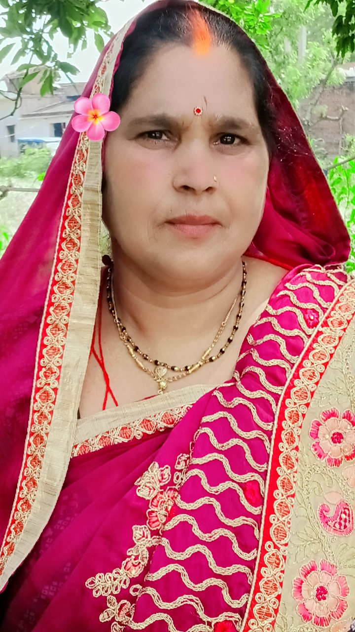 हर किसी को अपना समझना आसान नहीं, हर मुस्कान के पीछे सच्चाई हो, यह बात नहीं।