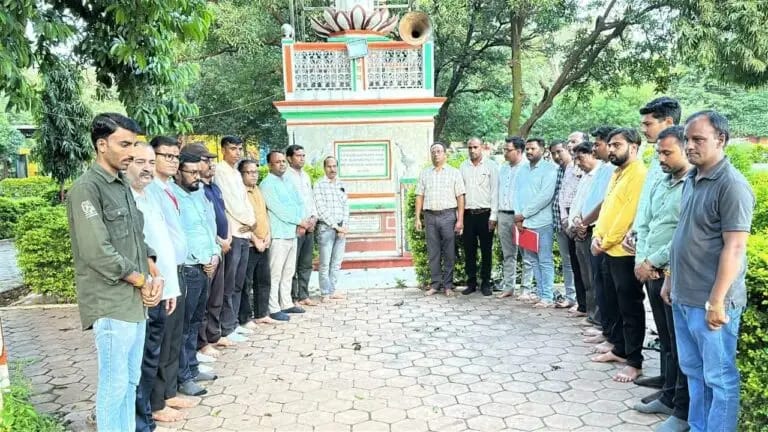 भाजपा व सेवा संकल्प अभियान” समाचारों का बहिष्कार! कलेक्टर नहीं हटे तो पत्रकारों का चरणबद्ध आंदोलन जारी, CM को ज्ञापन के बाद भी कार्रवाई नहीं होने से नाराजग।