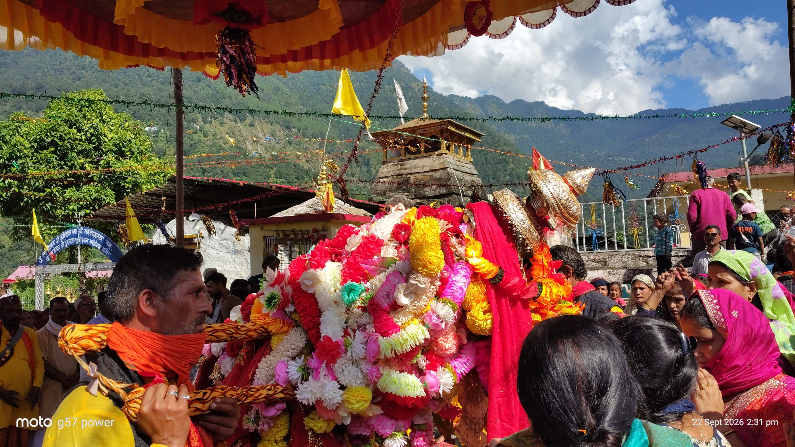 मक्कूमठ से श्रद्धा-उल्लास के साथ विदा हुई भगवती चामुण्डा की दिवारा यात्रा।