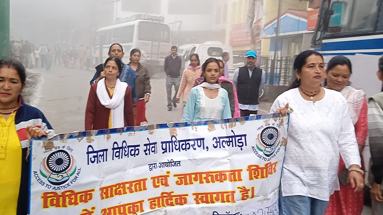 उत्तराखंड राज्य विधिक सेवा प्राधिकरण के अध्यक्ष के तत्वावधान में नशा मुक्ति बिषय पर नुक्कड़ नाटक।