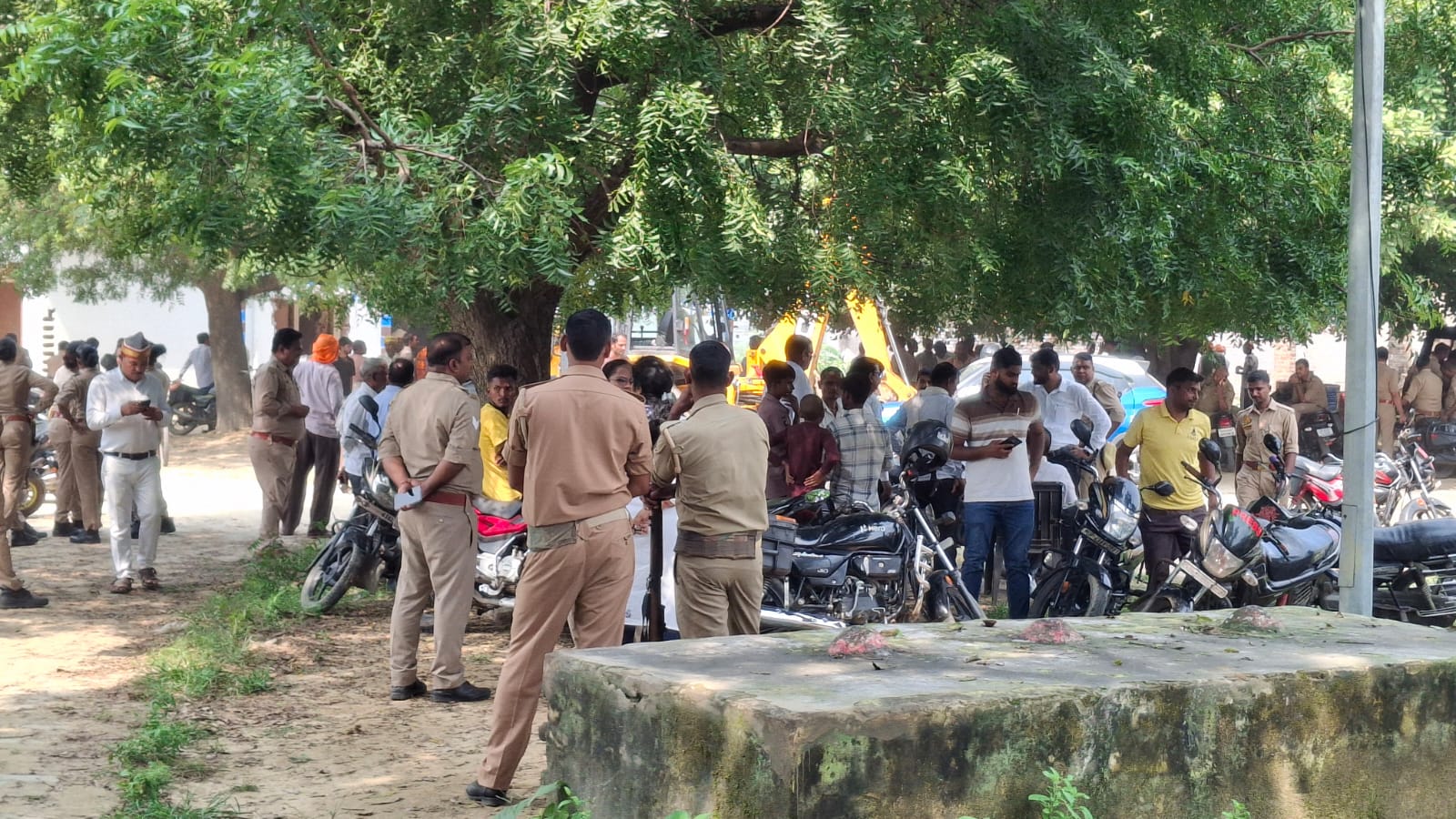 वजीरगंज के नगवा और जमुआ में सरकारी जमीन पर अतिक्रमण के खिलाफ प्रशासन का बड़ा एक्शन, 300 से ज्यादा पुलिसकर्मी तैनात, 26 परिवारों में हड़कंप।