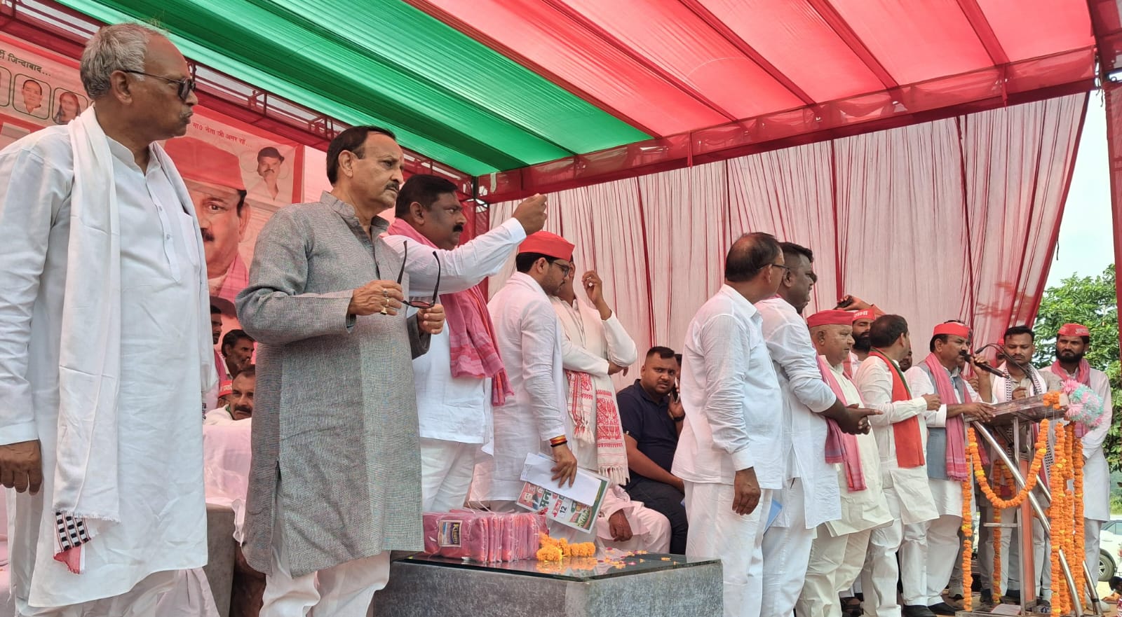 सपा प्रदेश अध्यक्ष ने 2027 में सरकार बनाने की अपील की।