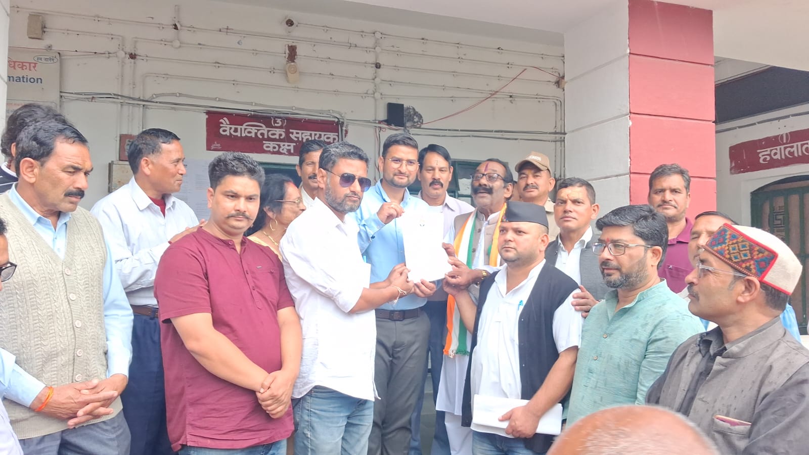 निर्वाचन आयोग की कार्यप्रणाली पर उठे सवालों से कांग्रेस कार्यकर्ताओं में आक्रोश।