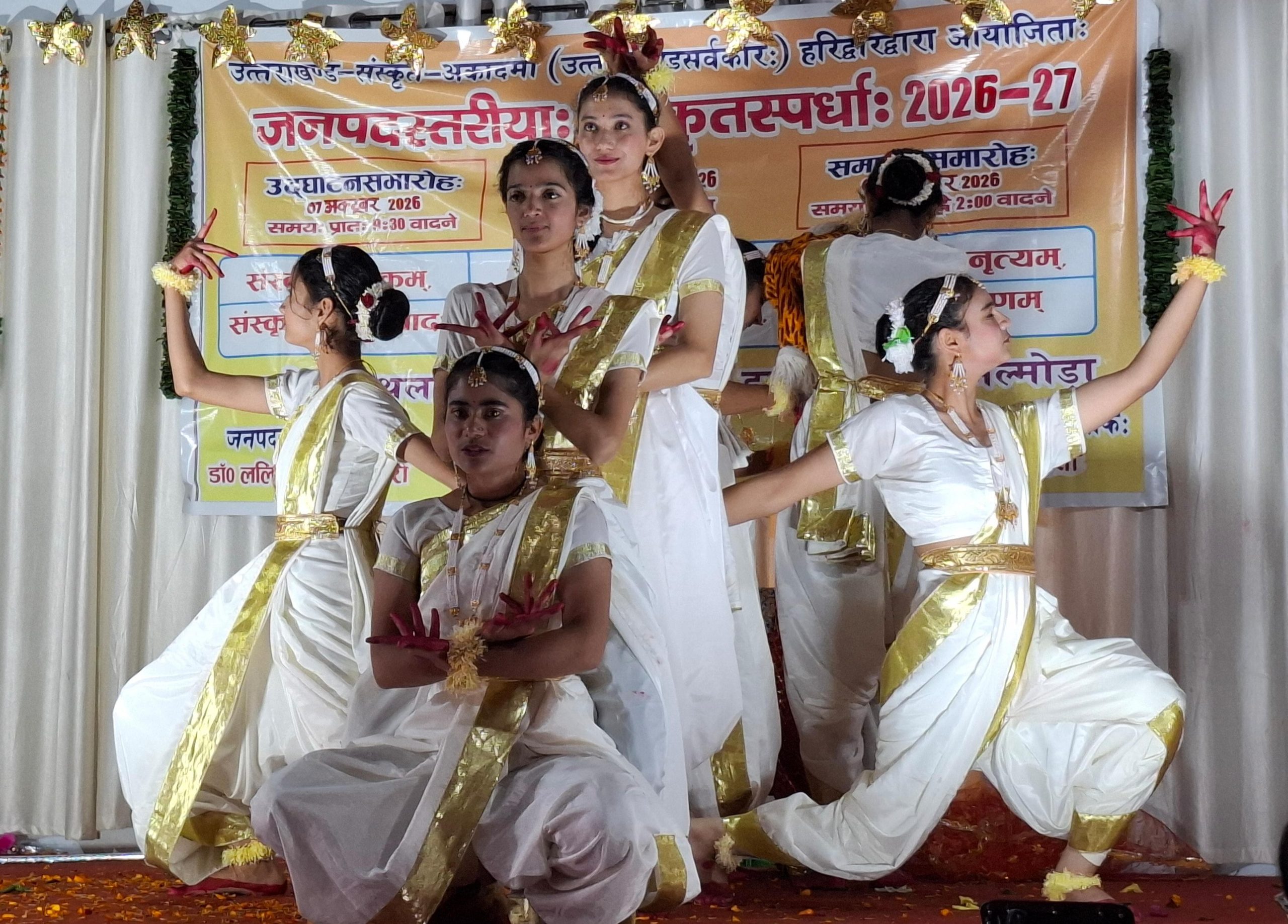 वरिष्ठ-वर्ग की संस्कृत स्पर्धाओं में विद्यार्थियों ने दिखाई अपनी प्रतिभा।