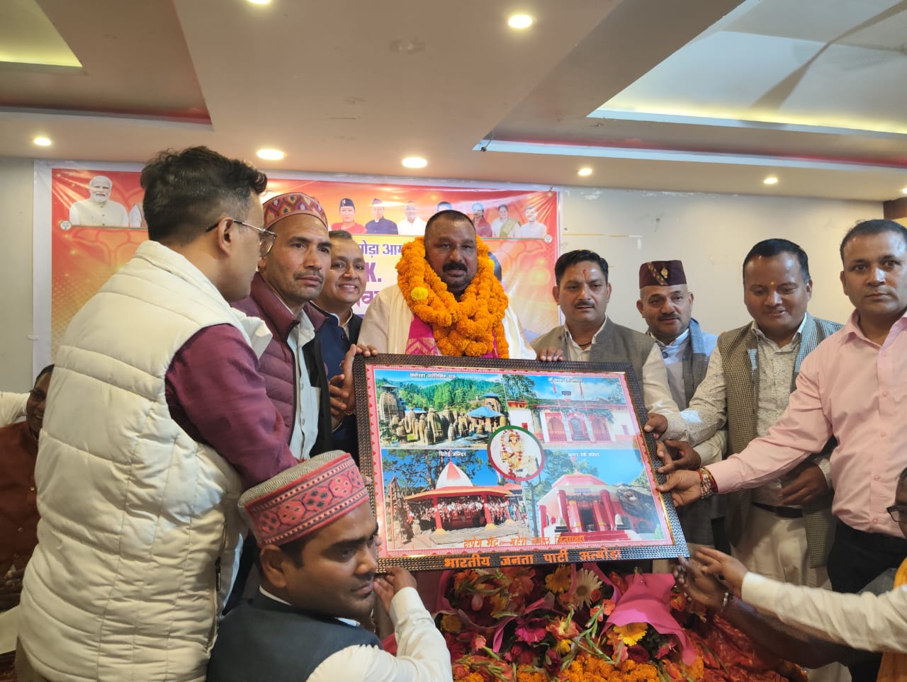 सफाई कर्मचारी आयोग के नवनियुक्त जिला उपाध्यक्ष ऐ. के. पवार का ग्रह क्षेत्र पहुंचने पर होटल सुनीता सिटी में किया भव्य स्वागत।