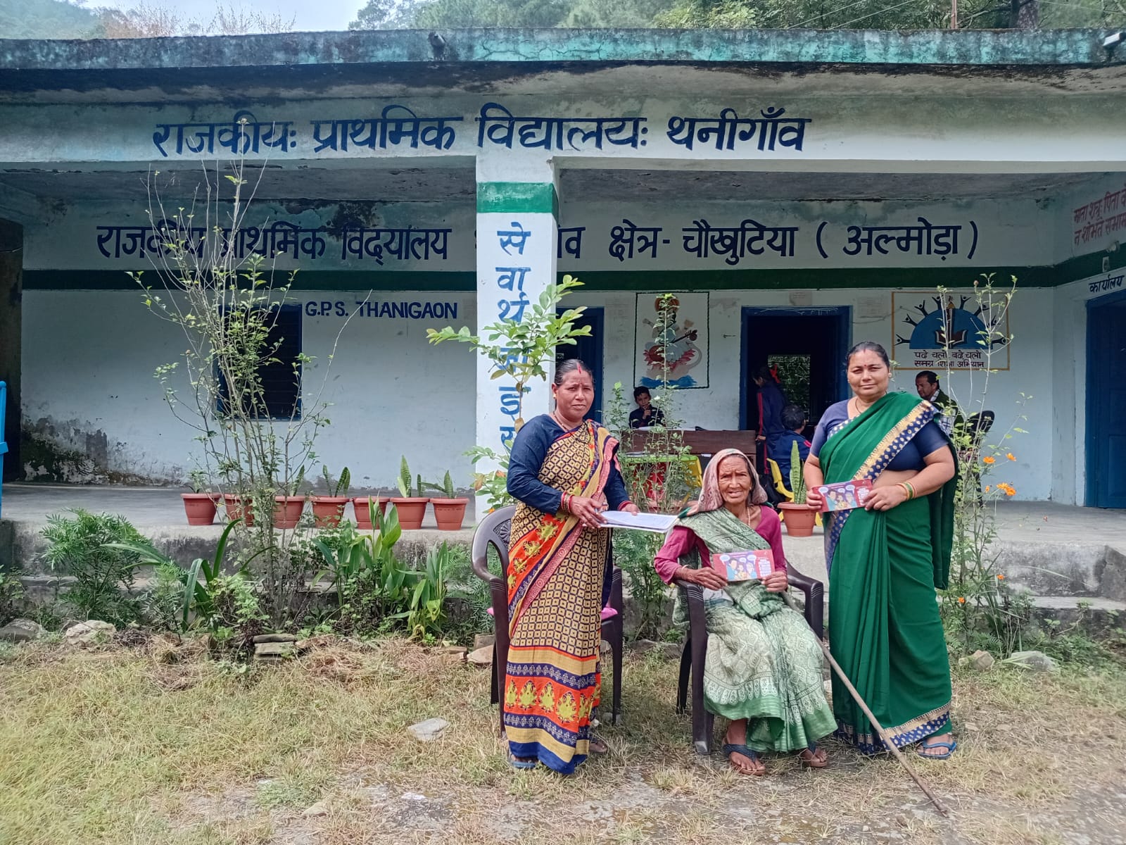 छूटे हुए पात्र मतदाताओं के पंजीकरण हेतु मतदान केंद्रों पर दूसरे दिन भी जारी रहे विशेष शिविर।