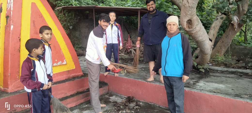 अल्मोड़ा बालेश्वर मंदिर व रामलीला मैदान दूंगाधारा में दुर्गा महोत्सव और नवरात्र पूर्व चलाया गया बृहद स्वच्छता अभियान।
