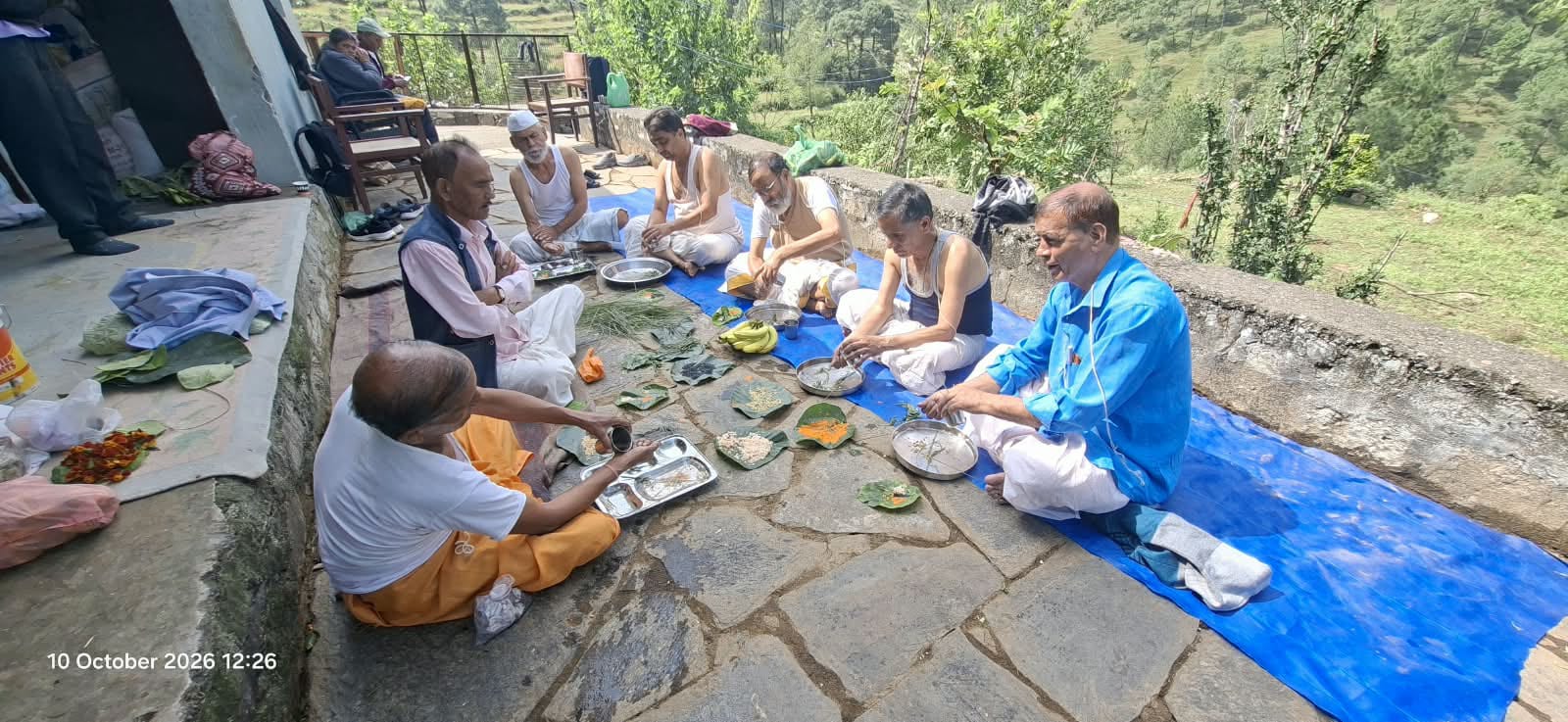 पितृ विसर्जन अमावस्या पर गौशाला में उमड़े श्रद्धालु, पूर्वजों के स्मरण में किया गौग्रास दान।