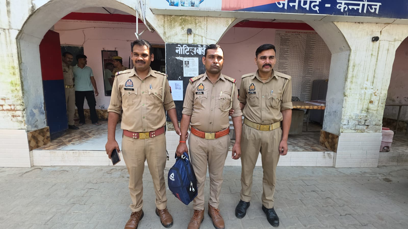 फर्जी दरोगा बनकर लोगों पर जमाता था रौब, कन्नौज में गिरफ्ता