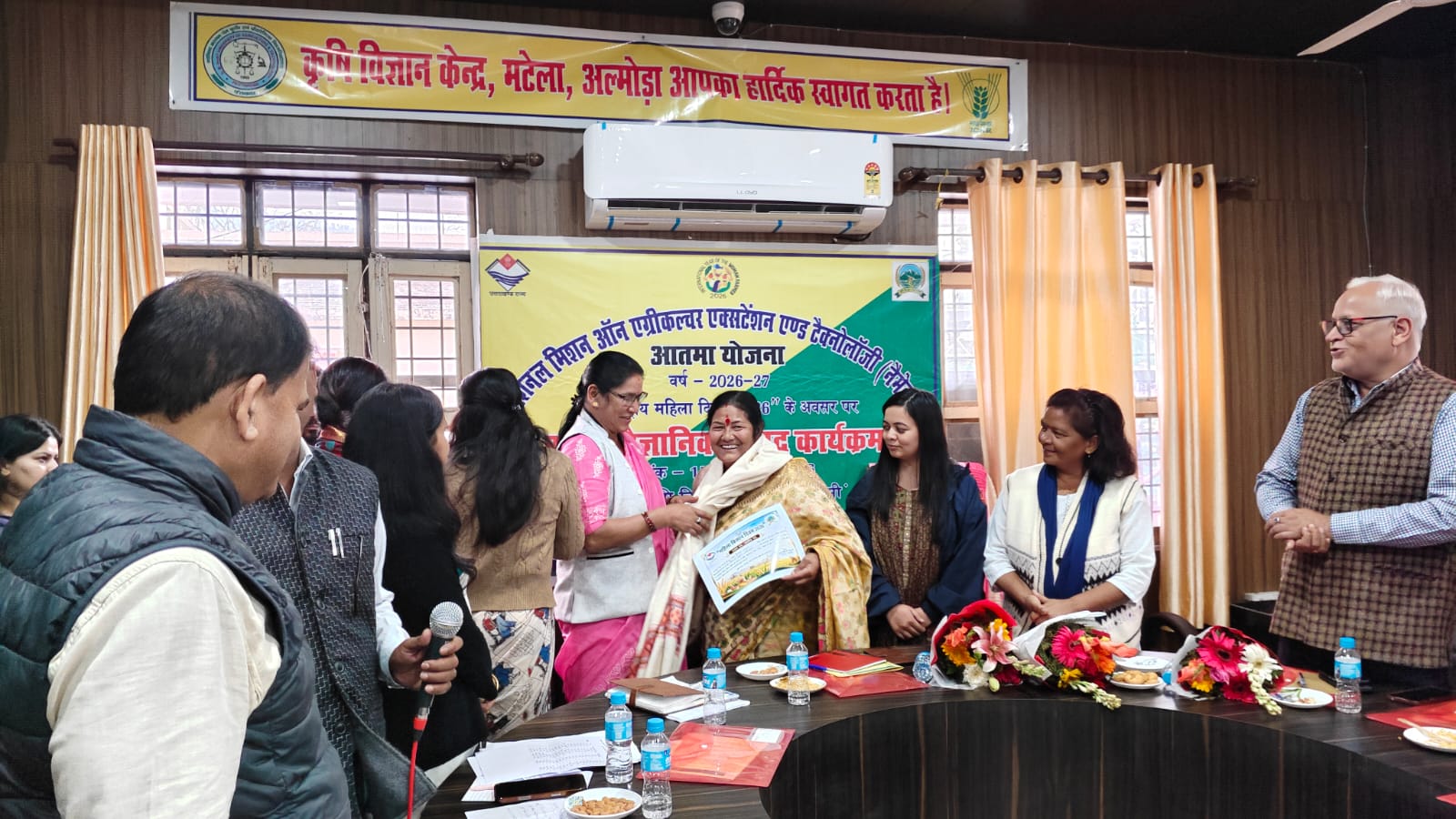 महिला किसान दिवस पर मटेला में कृषक–वैज्ञानिक संवाद आयोजित, उत्कृष्ट कार्य करने वाली महिला कृषक सम्मानित।