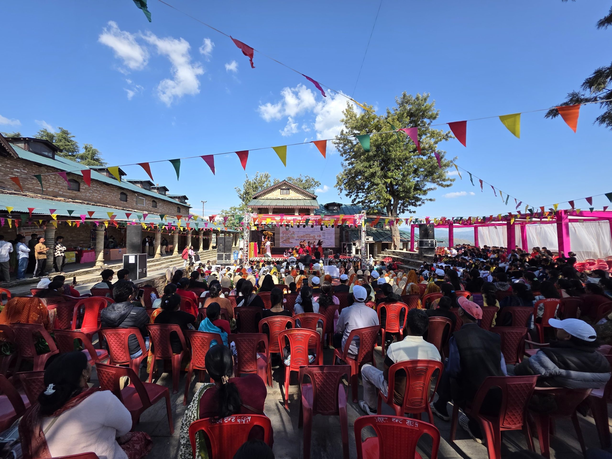 जय गोल्ज्यू युवा प्रतिभा महोत्सव के अंतर्गत विद्यालयी लोक नृत्य प्रतियोगिता का आयोजन।