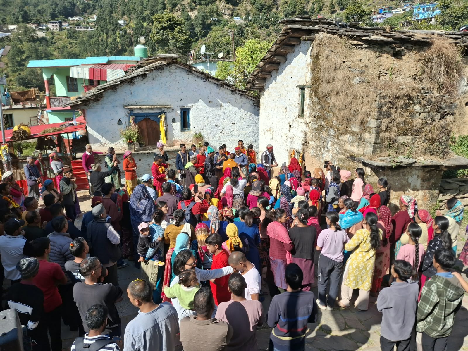 पर्यटक गांव सारी से भावुक क्षणों के साथ विदा हुई भगवती नन्दा।